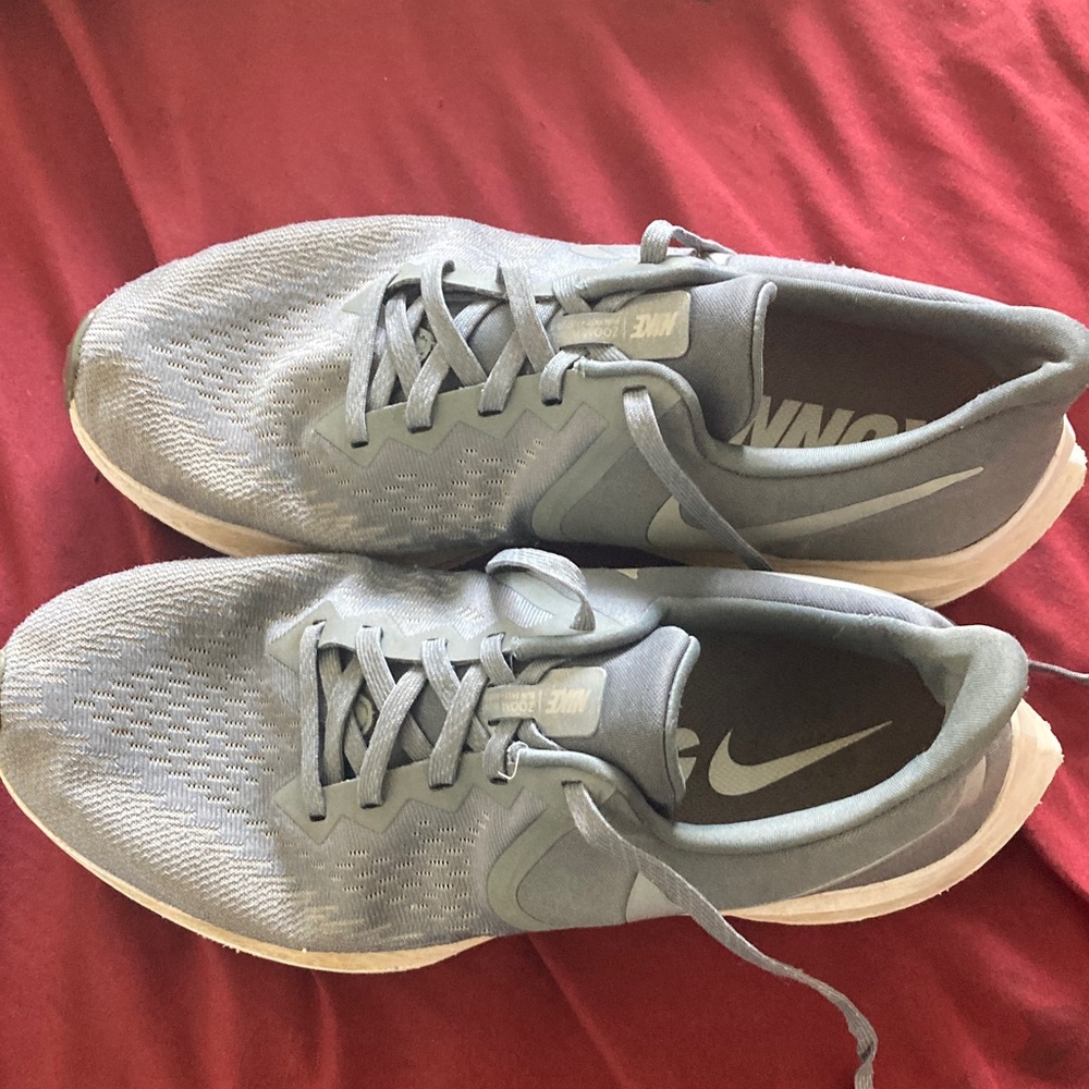 Nike Men's Athletic Gray Sneakers